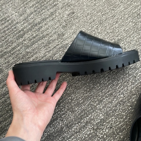 Dirty Laundry Platform Sandals - Picture 5 of 5